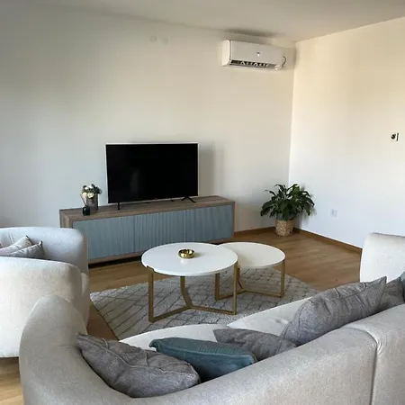 Plava Zvezda Centar Free Garage * Novi Sad