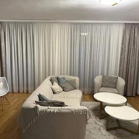 Plava Zvezda Centar Free Garage * Novi Sad